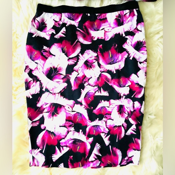 Matching Marks & Spencer Floral Set - Picture 3 of 7